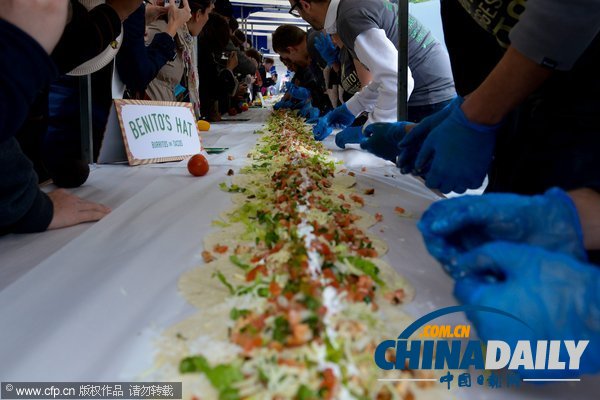 英餐館打造30多米國內(nèi)最長墨西哥卷餅 為慈善募資