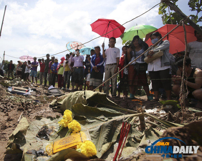老撾墜機(jī)現(xiàn)場(chǎng)圖曝光 軍方正開展遺體打撈工作