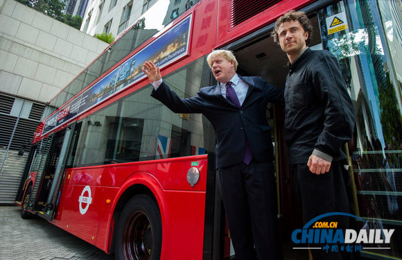 倫敦市長訪問香港 體驗大巴客輪興致濃（組圖）