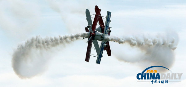 韓國舉行航空博覽會 黑鷹特技飛行隊炫酷助陣（組圖）