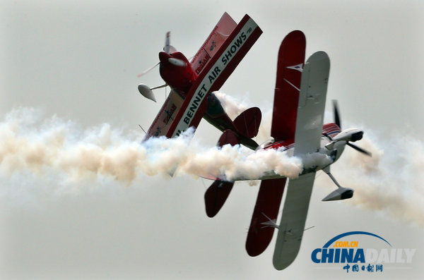 韓國舉行航空博覽會 黑鷹特技飛行隊炫酷助陣（組圖）