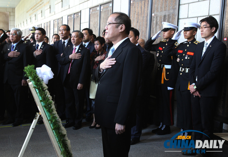 菲律賓總統訪韓 前往朝鮮戰爭紀念館向陣亡士兵敬禮（組圖）