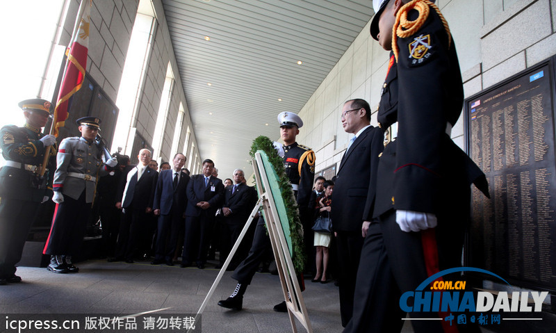 菲律賓總統訪韓 前往朝鮮戰爭紀念館向陣亡士兵敬禮（組圖）