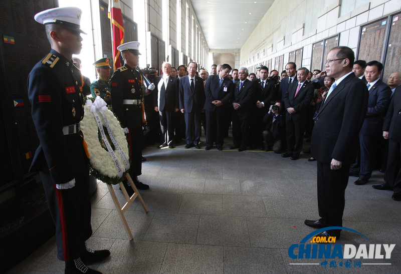 菲律賓總統訪韓 前往朝鮮戰爭紀念館向陣亡士兵敬禮（組圖）