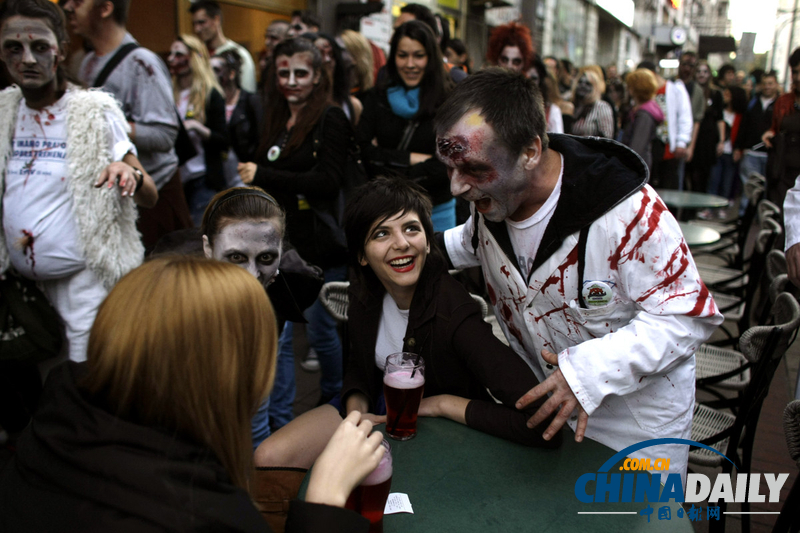 塞爾維亞“僵尸”上街 恐怖氣氛升級