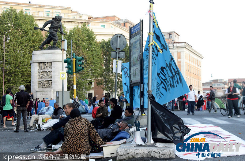 意大利民眾搭帳篷示威 抗議財政緊縮政策