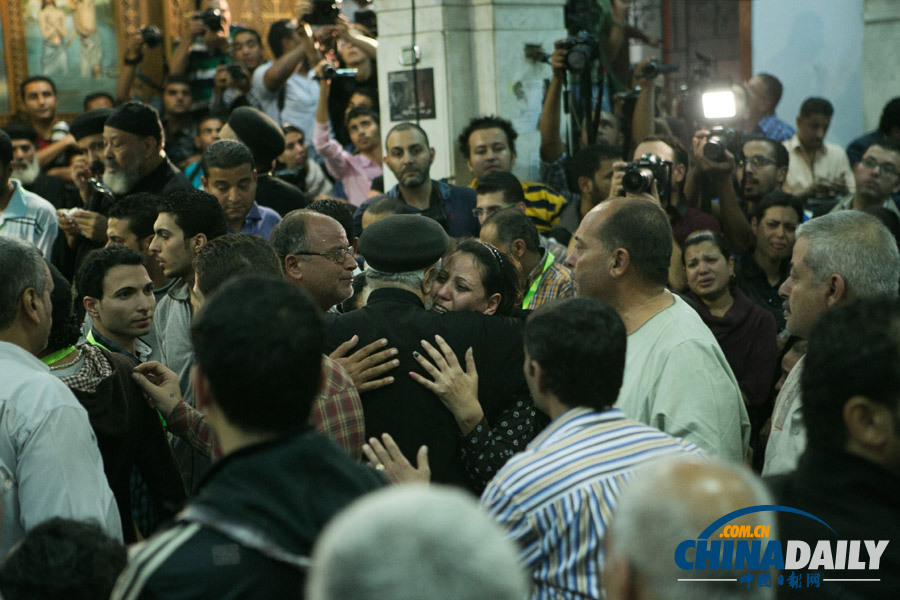痛何以堪！埃及教堂婚禮槍擊案遇難者葬禮舉行（高清組圖）