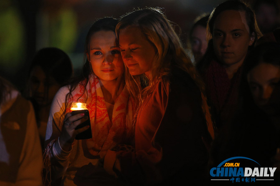 數百美國人悼念內華達中學槍擊案死難者（高清組圖）