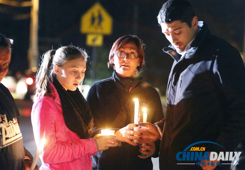 數百美國人悼念內華達中學槍擊案死難者（高清組圖）