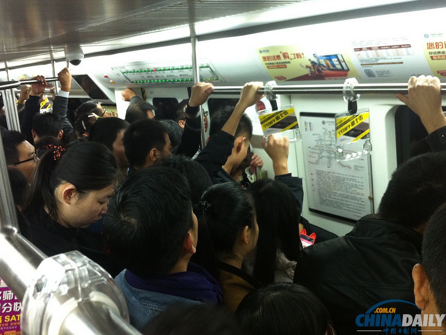 北京地鐵十號線連發故障 站點限流乘客滯留站外