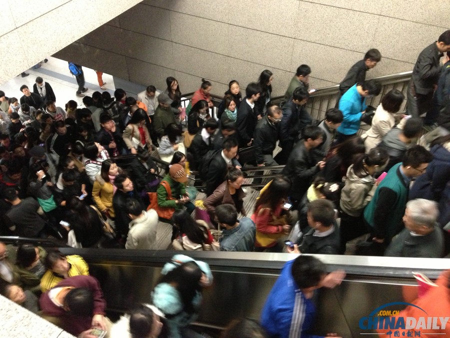 北京地鐵十號線連發故障 站點限流乘客滯留站外