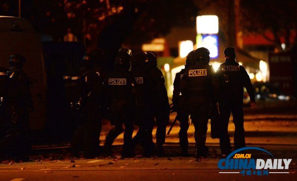 德國餐館發(fā)生劫持事件 槍手綁架十余人與警察對(duì)峙(組圖)