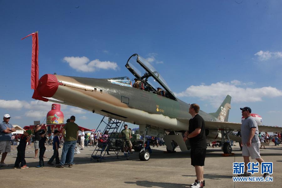 休斯敦航空展開(kāi)展 美國(guó)空軍“雷鳥(niǎo)”缺席