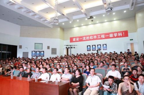 百度副總裁朱光走進上海交大：做到最好 不留遺憾