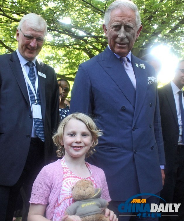 查爾斯登《時(shí)代》封面 否認(rèn)曾說(shuō)“當(dāng)國(guó)王像坐牢”（組圖）