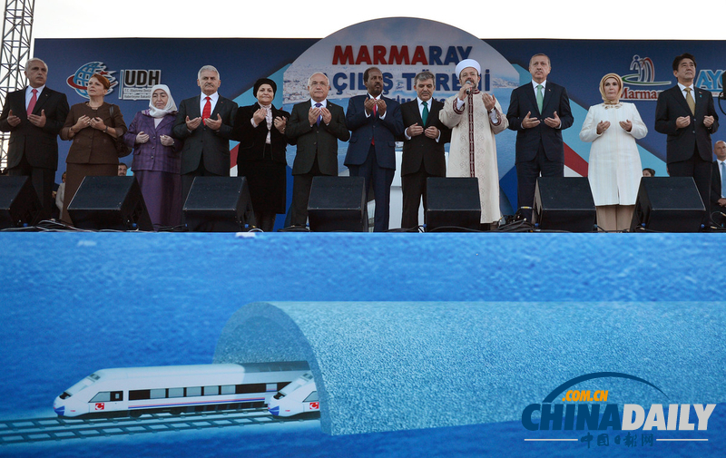 馬爾馬拉海底隧道開通 安倍與土耳其總理乘車體驗