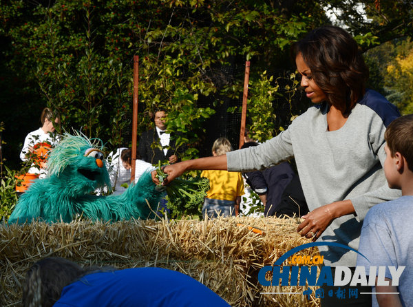 米歇爾白宮菜園迎來收獲季 與兒童共摘豐收果實