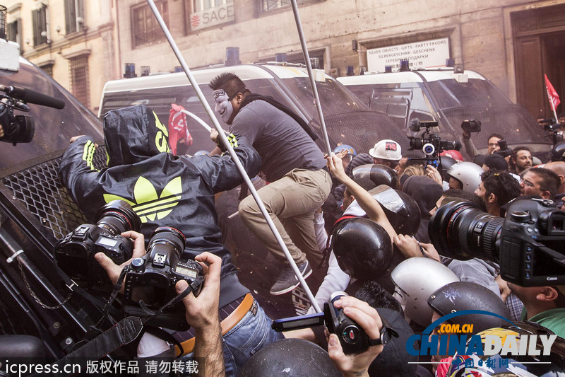 意大利抗議者與警察激烈沖突 要求提供更多廉租房