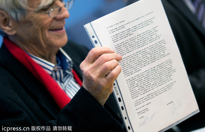 斯諾登與德國(guó)議員會(huì)面 議員事后炫耀斯諾登親筆信