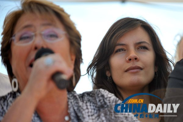 智利總統大選在即 美女副總統候選人攜寶貝女兒拉票