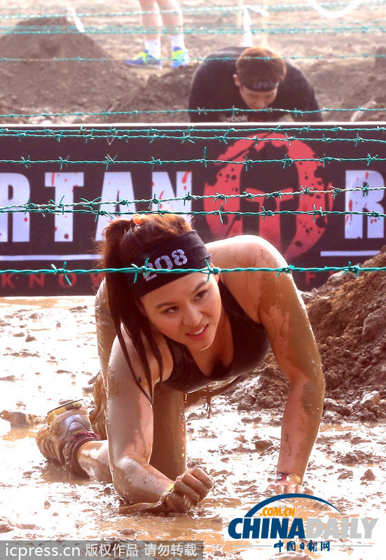 韓國舉行銳步斯巴達(dá)比賽 “女漢紙”不讓須眉（圖）