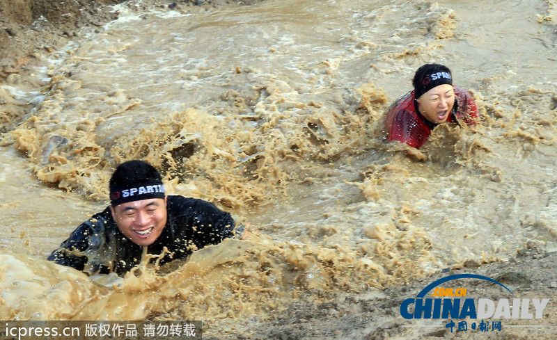 韓國(guó)舉行銳步斯巴達(dá)比賽 “女漢紙”不讓須眉（圖）