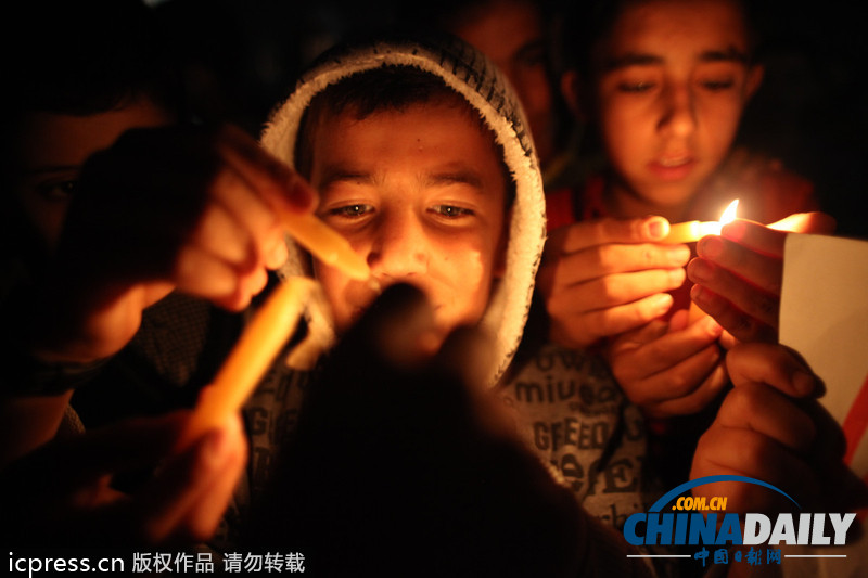 加沙唯一發電站停運 民眾秉燭抗議每天停電12小時(高清組圖)