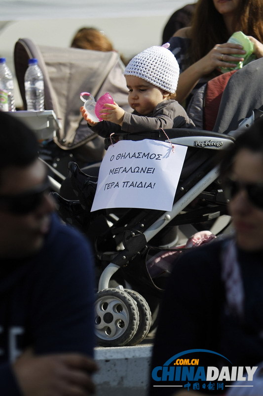希臘慶祝母乳喂養周 約550母親在39個城市當眾哺乳