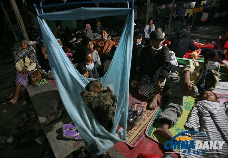 印尼錫納朋火山再次噴發 附近居民緊急撤離