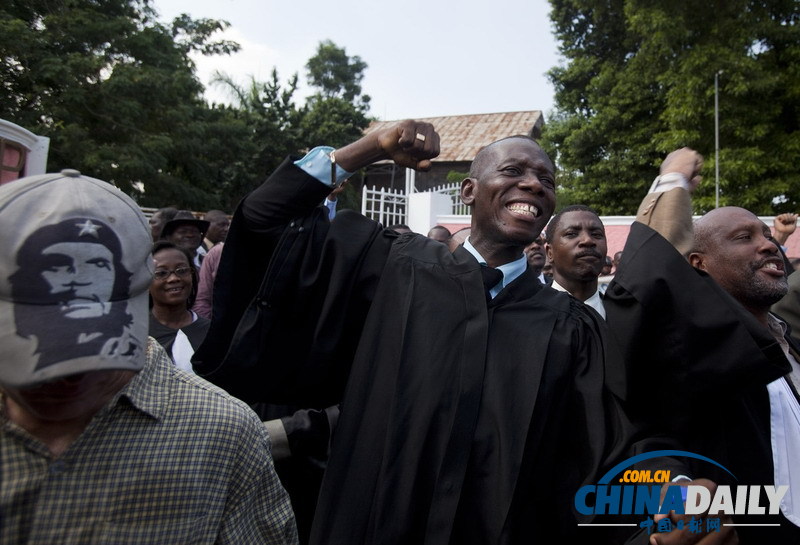 海地律師游行抗議要求釋放囚犯