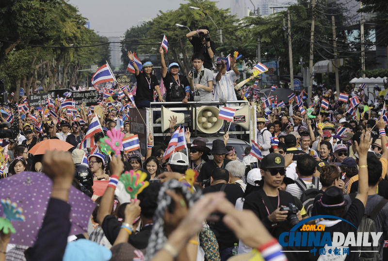 泰國(guó)民眾持續(xù)示威抗議大赦法案（組圖）