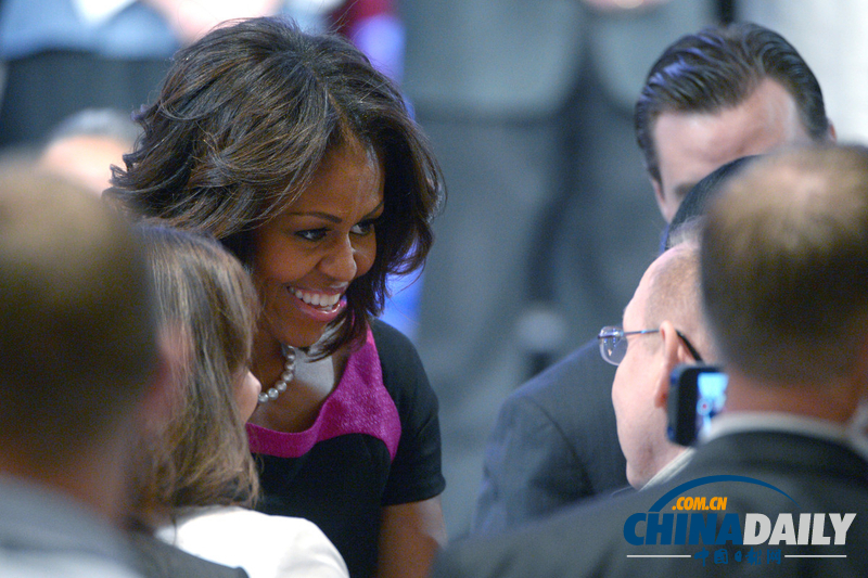 奧巴馬支持率創(chuàng)新低 夫婦齊上陣連打親民牌(高清組圖)