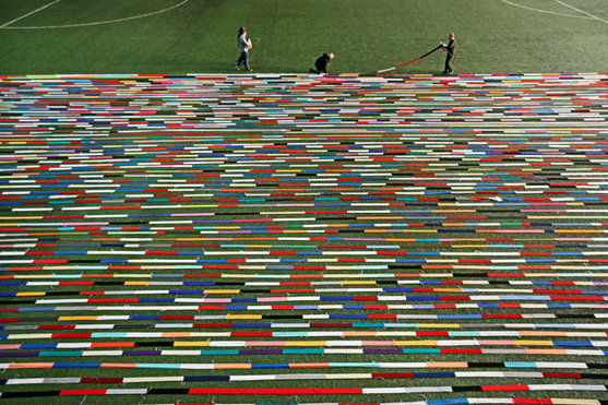 吉尼斯世界記錄日各顯神通 澳奇人水下吞三把劍