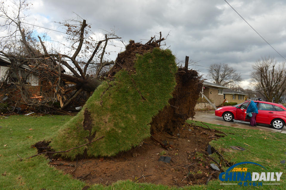 美國中西部遭龍卷風襲擊 受損地區場面震撼