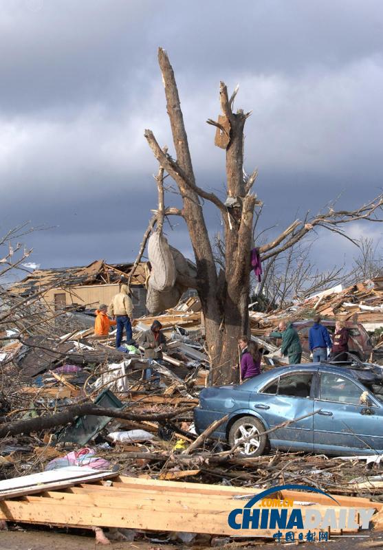 美國中西部遭龍卷風襲擊 受損地區場面震撼
