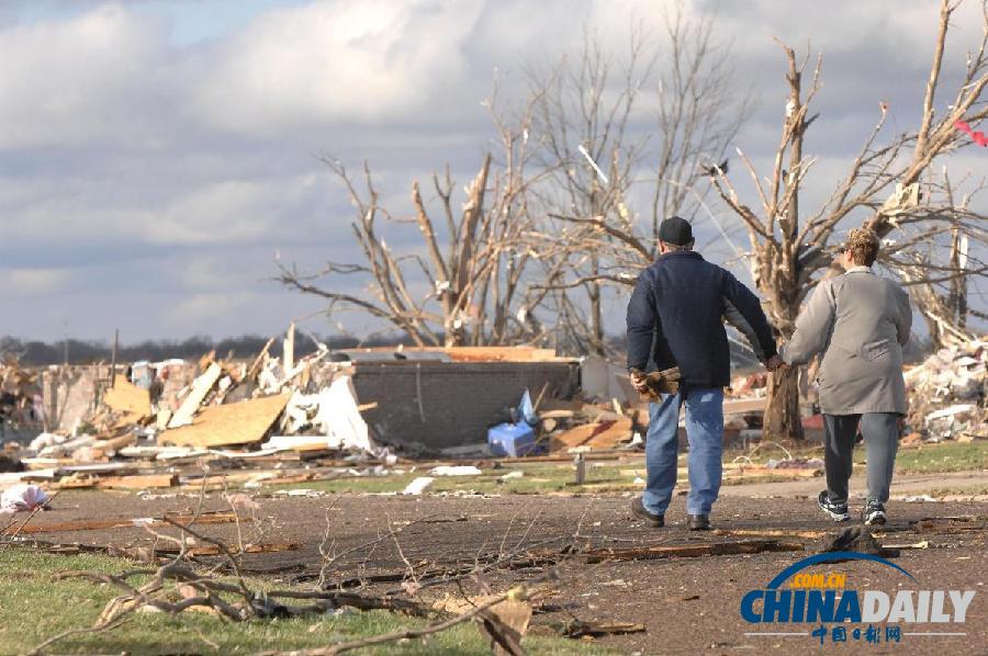 美國中西部遭龍卷風襲擊 受損地區場面震撼