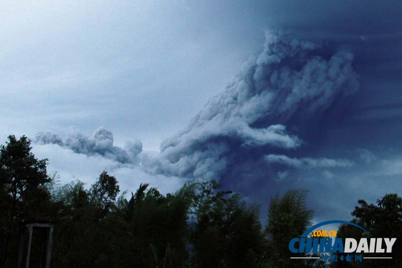 印尼兩火山持續噴發 航空受影響
