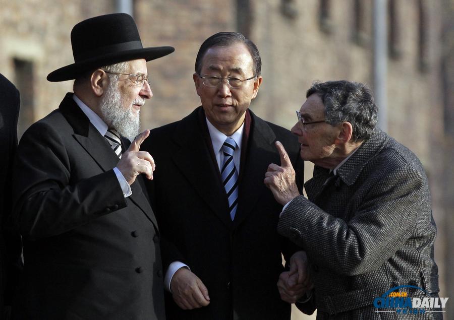 氣候會議期間潘基文到訪奧斯維辛 在集中營前獻花