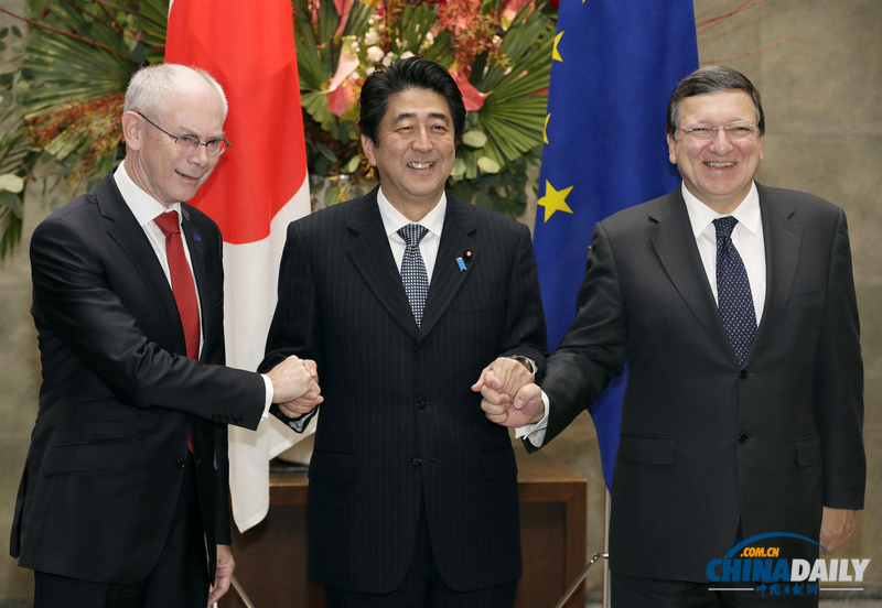 安倍于首相官邸會見歐盟首腦 發布會上喜笑顏看