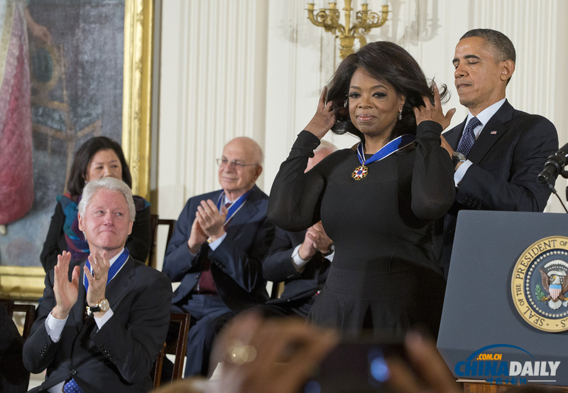 奧巴馬向克林頓頒發總統自由勛章 紀念前總統肯尼迪