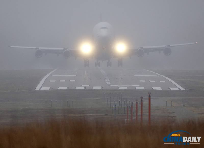 一架波音747運輸機錯降機場 一度被困美國堪薩斯