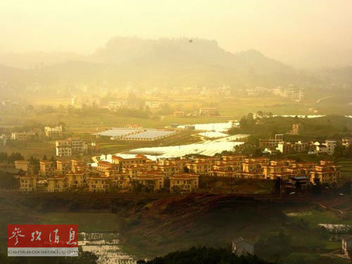 美媒關注“富豪為鄉親建別墅” 稱其感動中國人