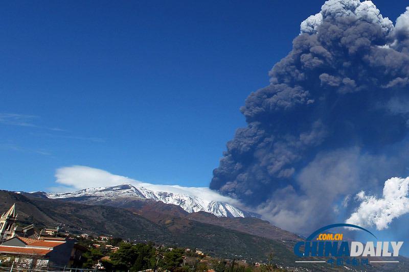 意大利火山再次噴發遮天蔽日
