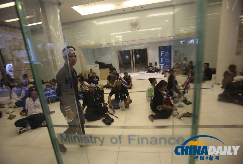 泰國反對派“占領”財政部 逼英拉下臺