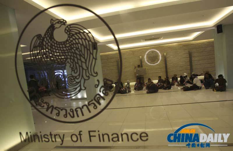 泰國反對派“占領(lǐng)”財政部 逼英拉下臺