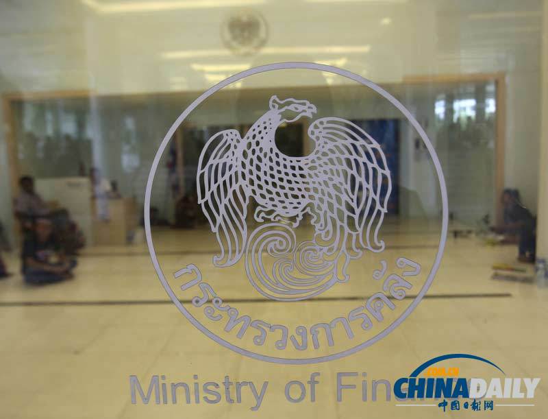 泰國示威者占領(lǐng)政府要害部門 要求總理英拉下臺