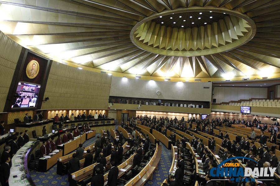 泰國總理英拉贏得國會不信任投票 國內亂局持續