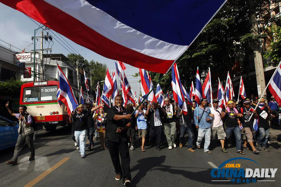 泰國總理英拉贏得國會不信任投票 國內亂局持續