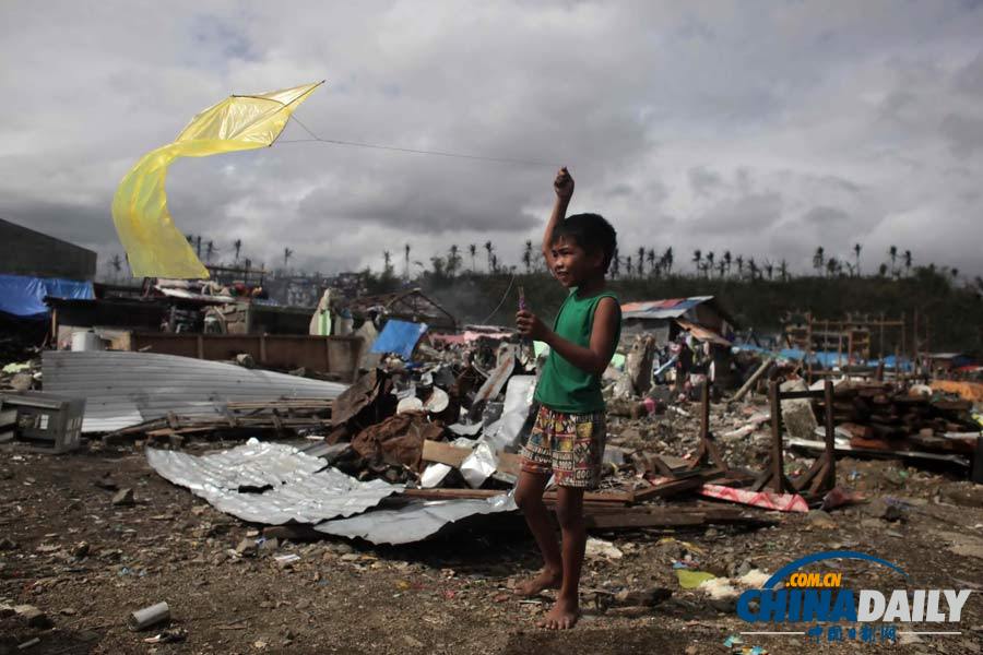 菲律賓塔克洛班民眾開始重建家園