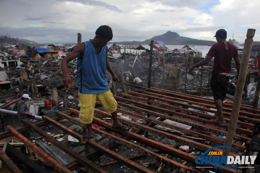 菲律賓塔克洛班民眾開始重建家園